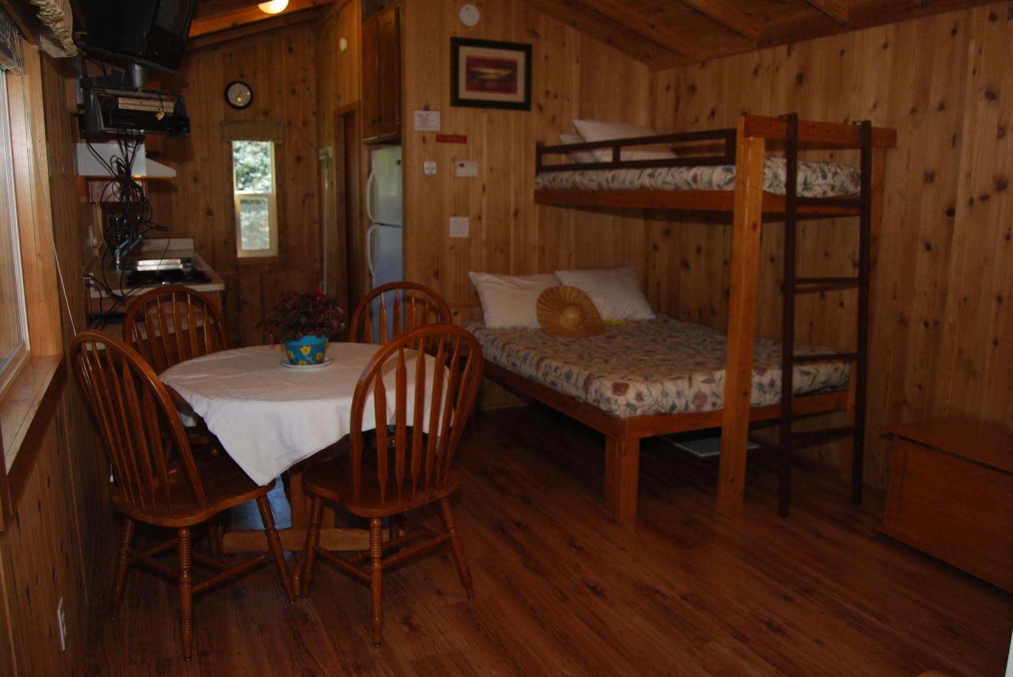 Thunderbird Rv & Camping Resort Monroe Buitenkant foto