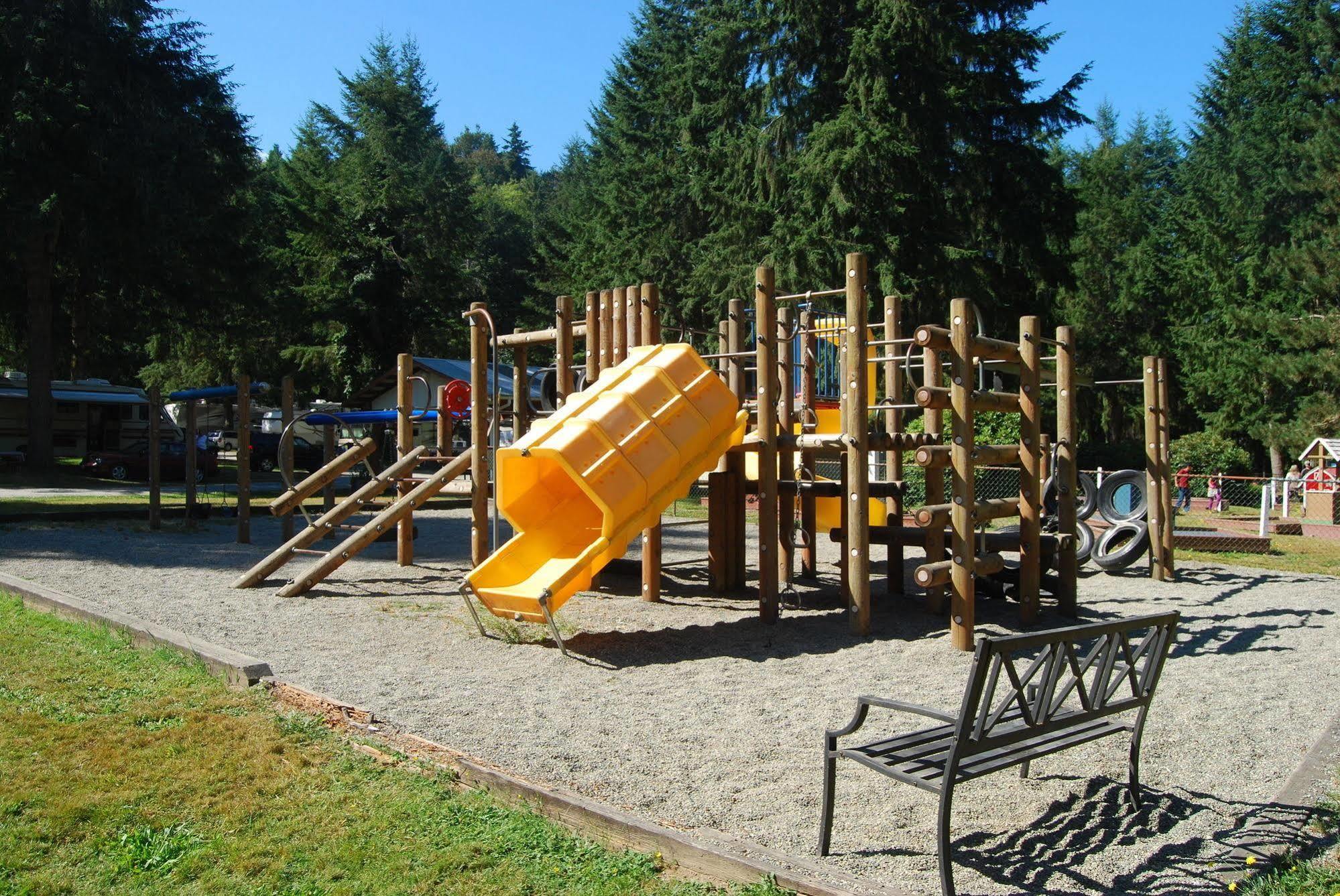 Thunderbird Rv & Camping Resort Monroe Buitenkant foto