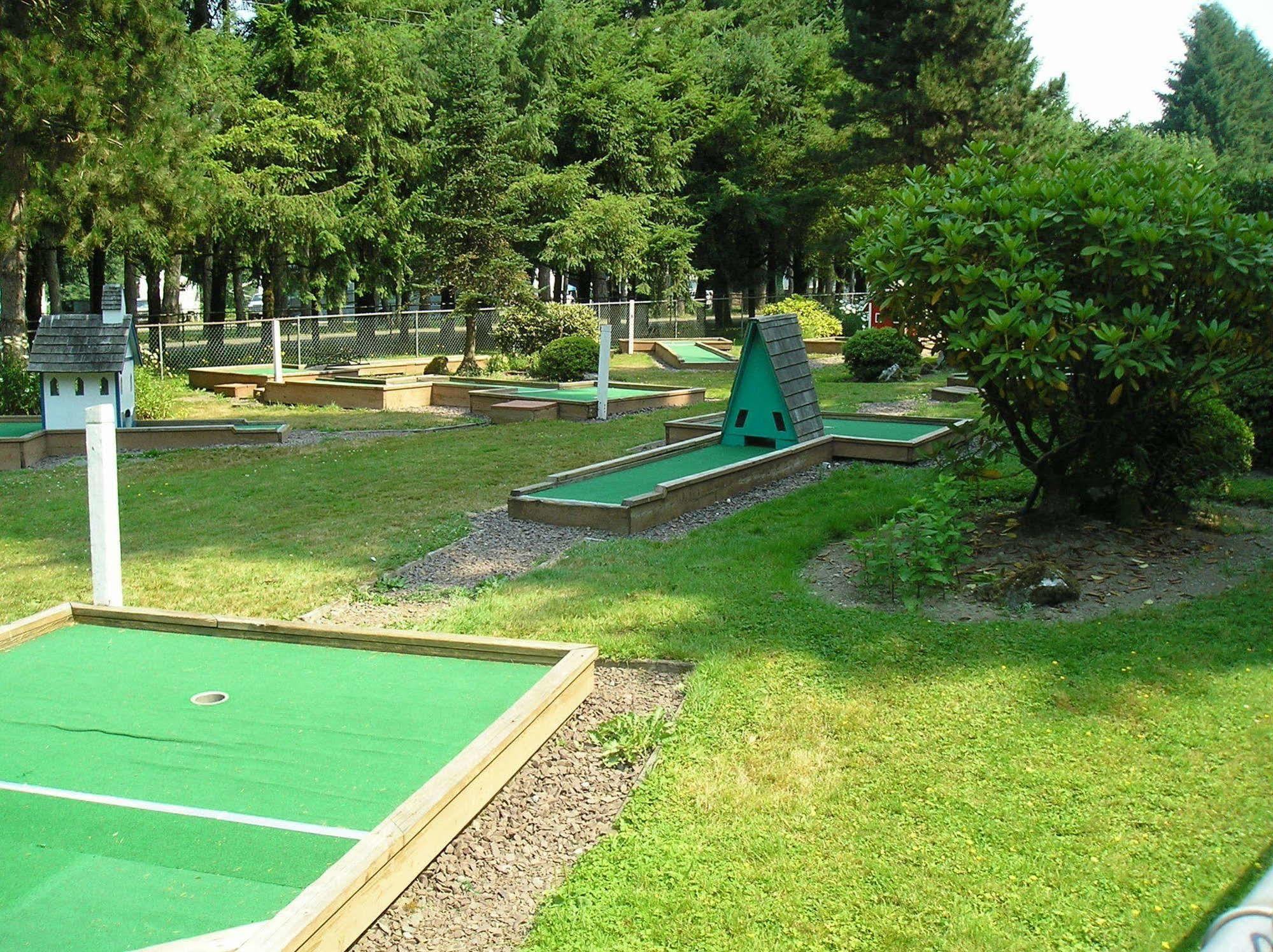 Thunderbird Rv & Camping Resort Monroe Buitenkant foto
