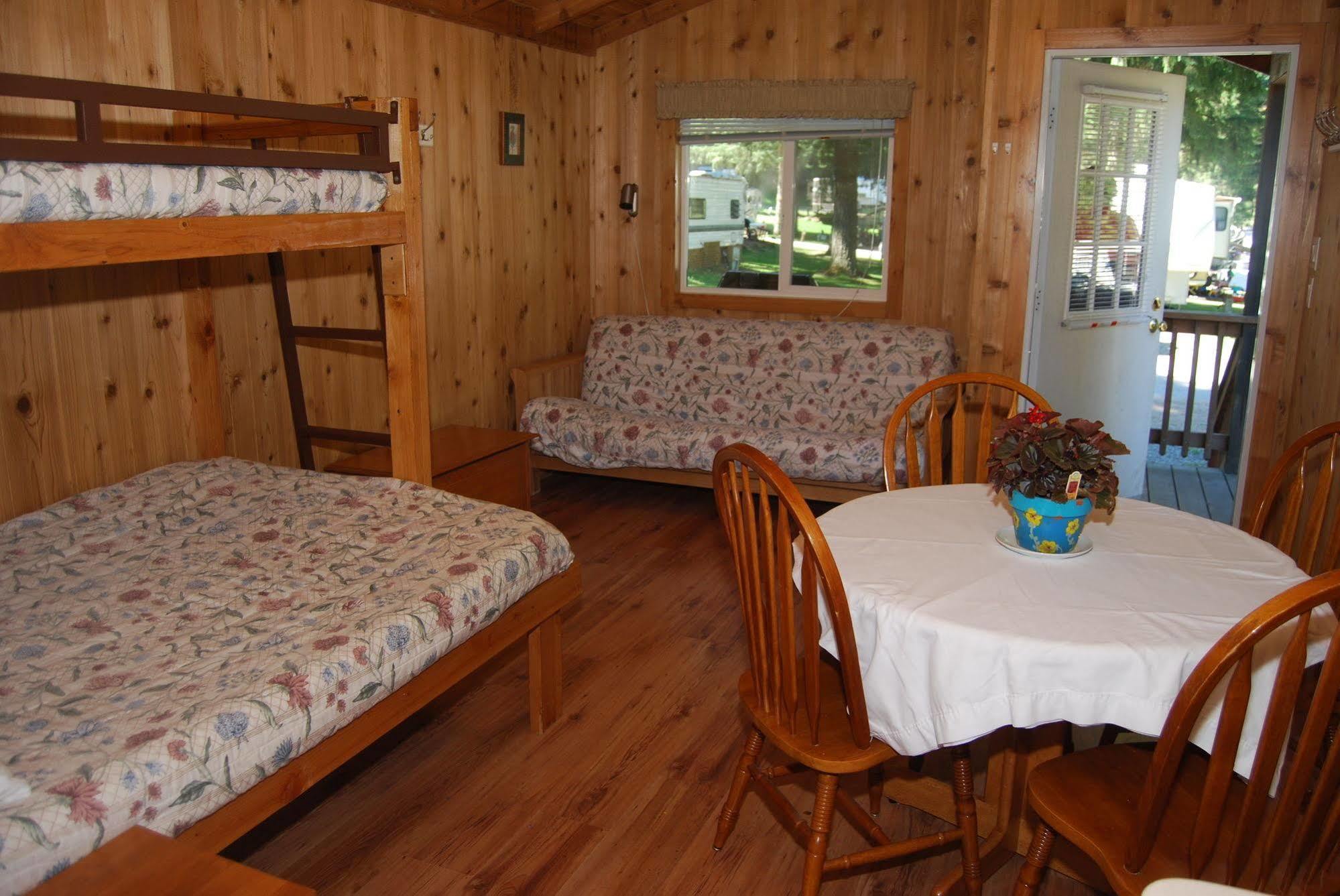 Thunderbird Rv & Camping Resort Monroe Buitenkant foto